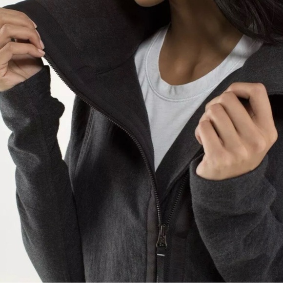 *rare* LULULEMON Virasana Blanket Wrap in Heathered Black, Black Zip Detail 6 - Picture 5 of 16